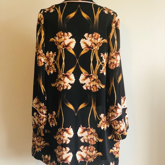 BCBGMaxAzria Robe/Jacket/Dress - Picture 7 of 8